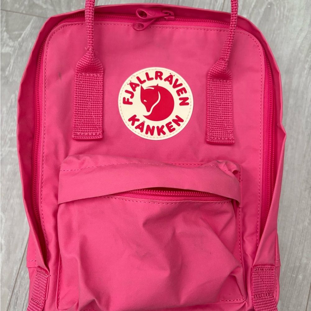 Fjallraven Kånken Pink small backpack